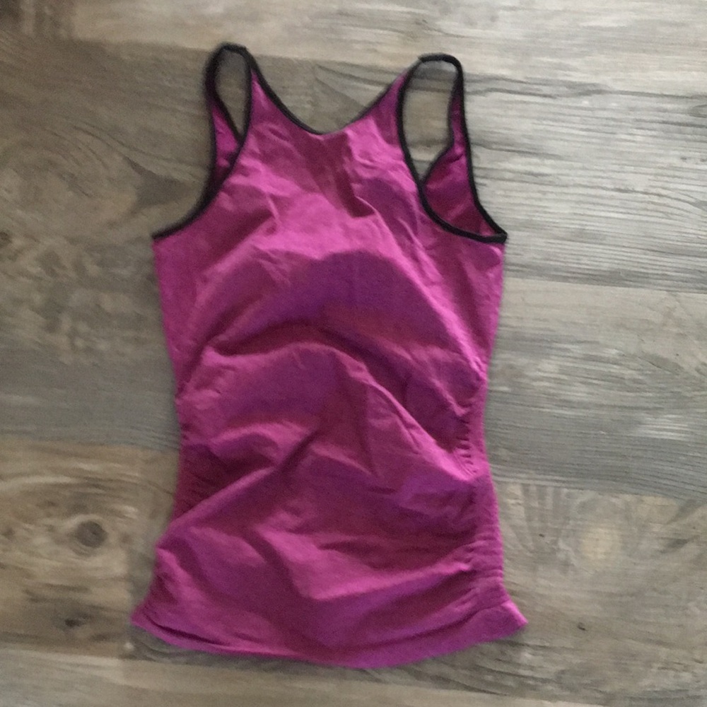 very good condition luluemon athletic top cinch side low scoop back